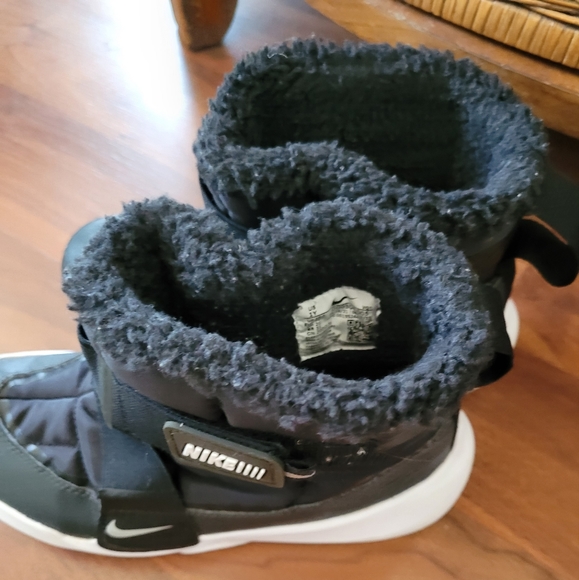 Kids Nike boots - Picture 4 of 7